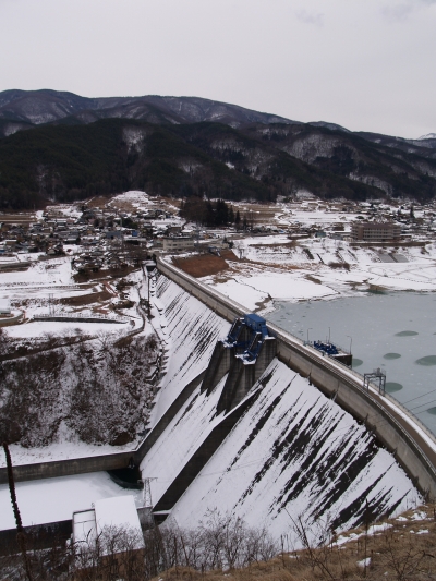 雪の美和ダム