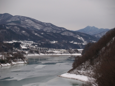 雪の美和ダム